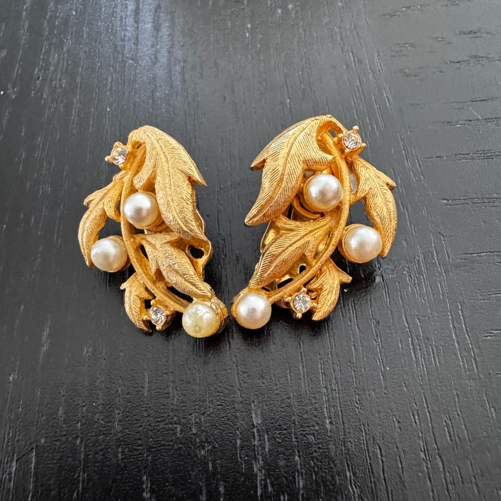 1960s Vintage signed “ROMA” clip on earrings